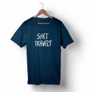 T-skjorte "Sykt travelt" - NAVY thumbnail